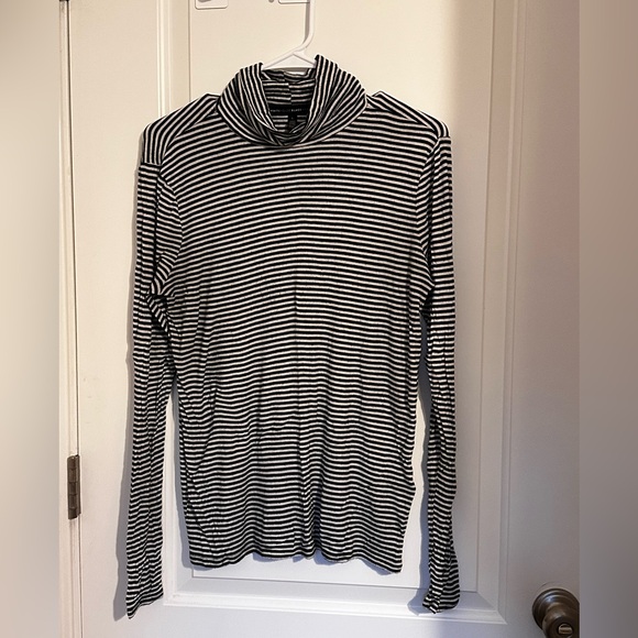 🤍Turtleneck Top- Black and White Striped - Picture 1 of 4